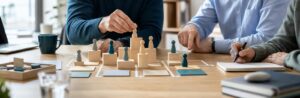 Realistische Arbeitsszene zum Thema «ICT-Projektportfolio-Management: Die richtigen Projekte priorisieren und steuern»: Portfolio-Inventar, Priorisierung, Selektion, Steuerung.