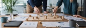Realistische Arbeitsszene zum Thema «PPM im Zusammenspiel mit Budgetierung, Planung und Risikomanagement»: Budgetierung, Kapazitätsplanung, Risikomanagement, Unternehmensintegration.